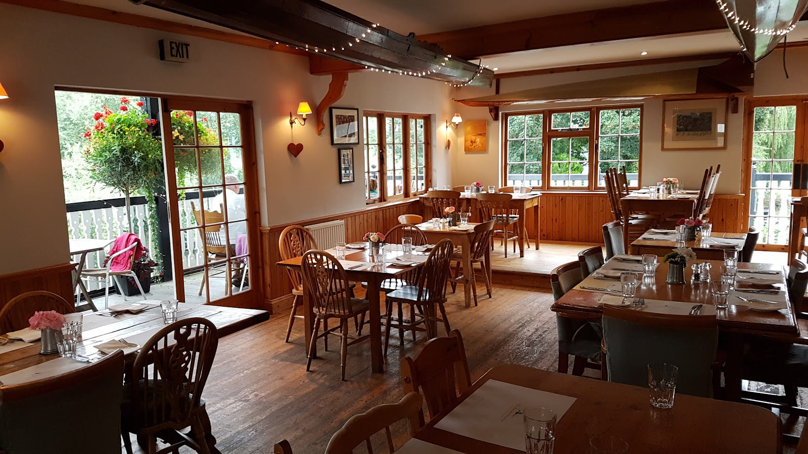 Riverside dining room at The Bathwick Boatman