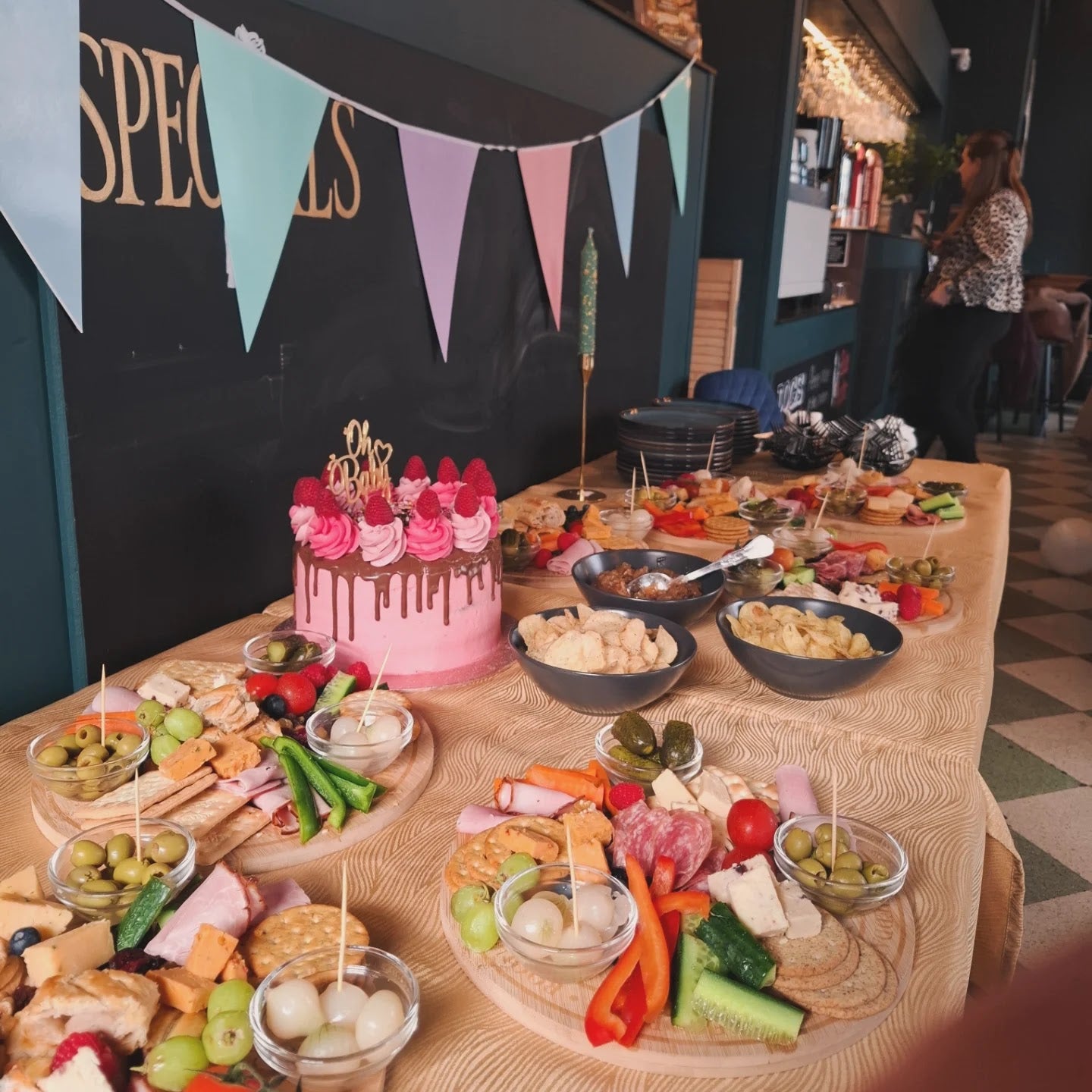 Fizz & Feast